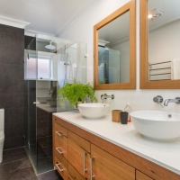 Dayle bathroom